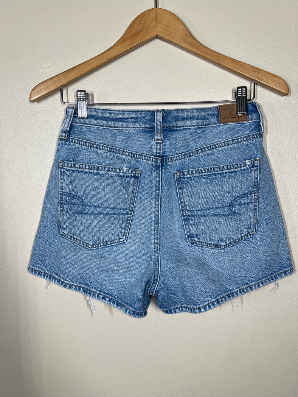 American Eagle Outfitters Women’s Light Blue High Rise Denim Mom Shorts Size 2 - Picture 4 of 7